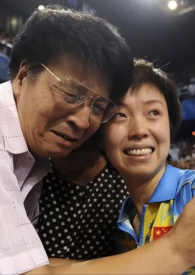 回顾张怡宁闪婚嫁给袁立前任生下一儿一女结婚14年被宠成宝