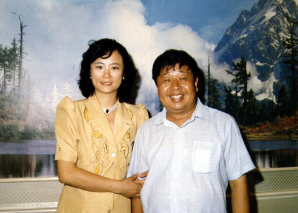 马季出生在北京,上学的时候,他的同学和相声演员常连安是亲戚,他就