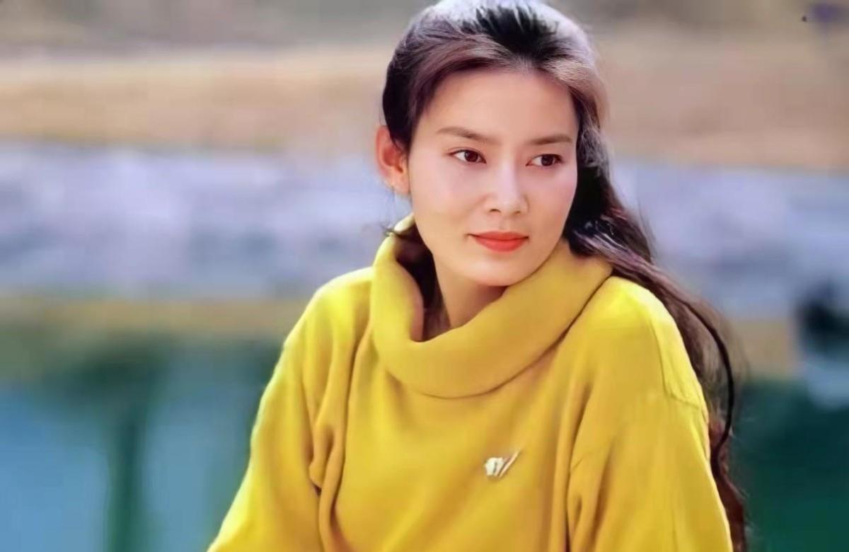 回顾潘虹童年生活很辛苦虽然已离婚30余年但前夫仍是重要的人