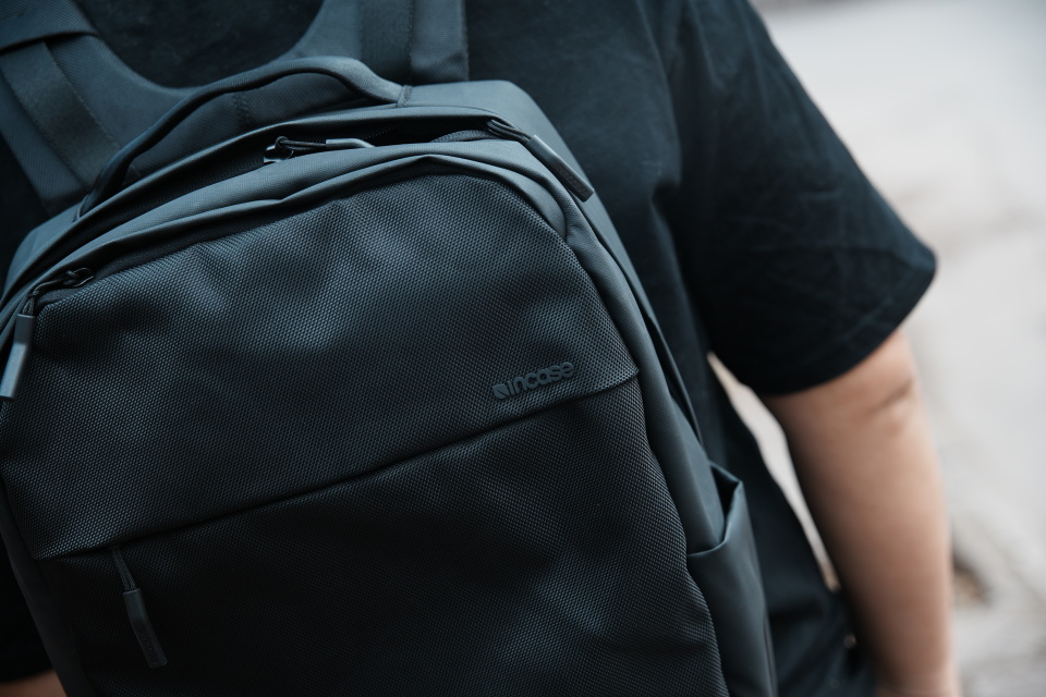出行必备双肩包:incase都市系列电脑背包,我的通勤好伙伴