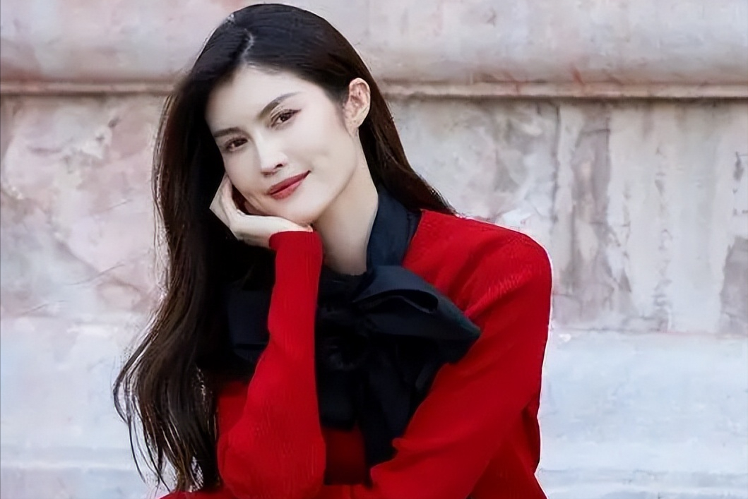 18年前她砸金蛋维持生计今成国际超模