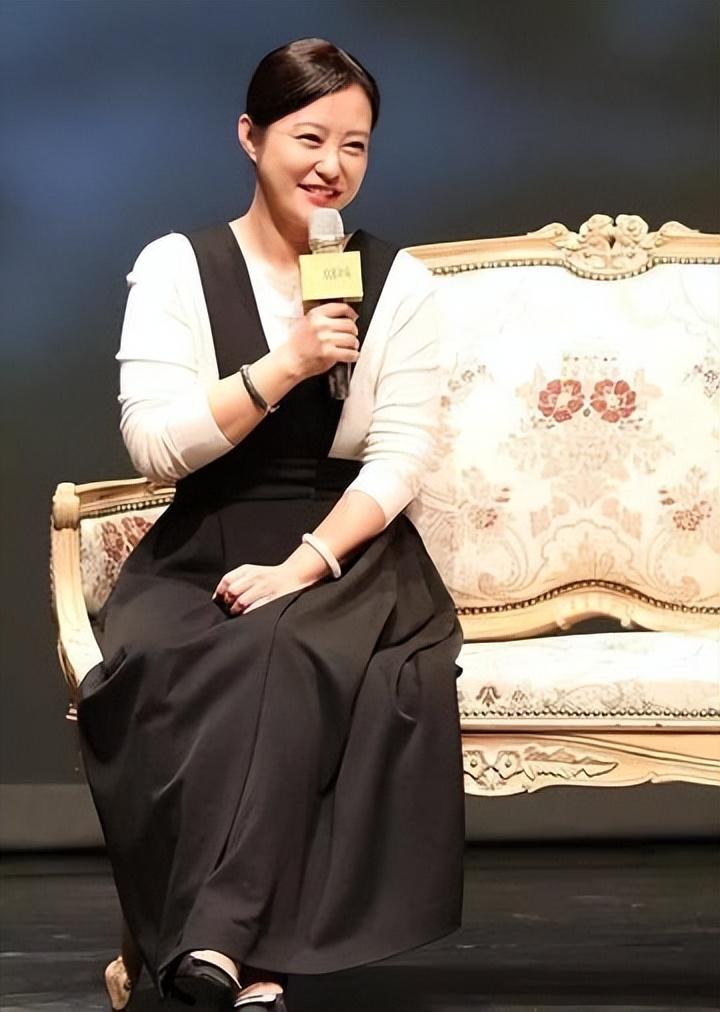 回顾郝蕾爱情婚姻都有泪独带双胞胎儿子生活离婚和父亲和解