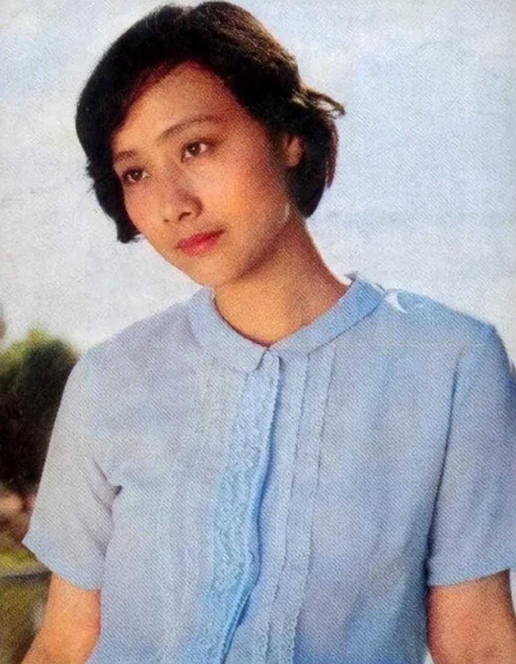 回顾演员黄梅莹:命运坎坷,嫁给金鑫后苦尽甘来,恩爱38年生一子