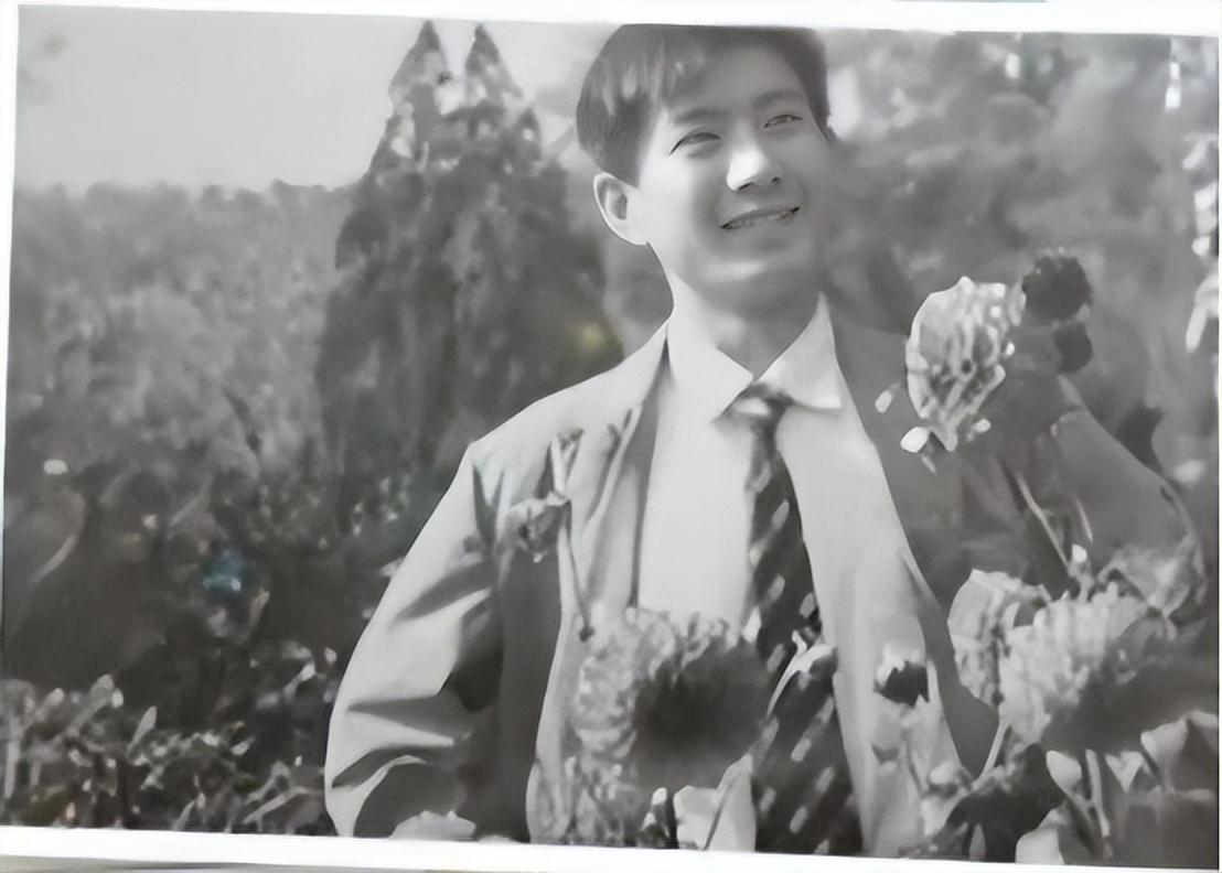 回顾姚刚对婚姻不愿将就52岁依旧单身妈妈为了他失眠流泪