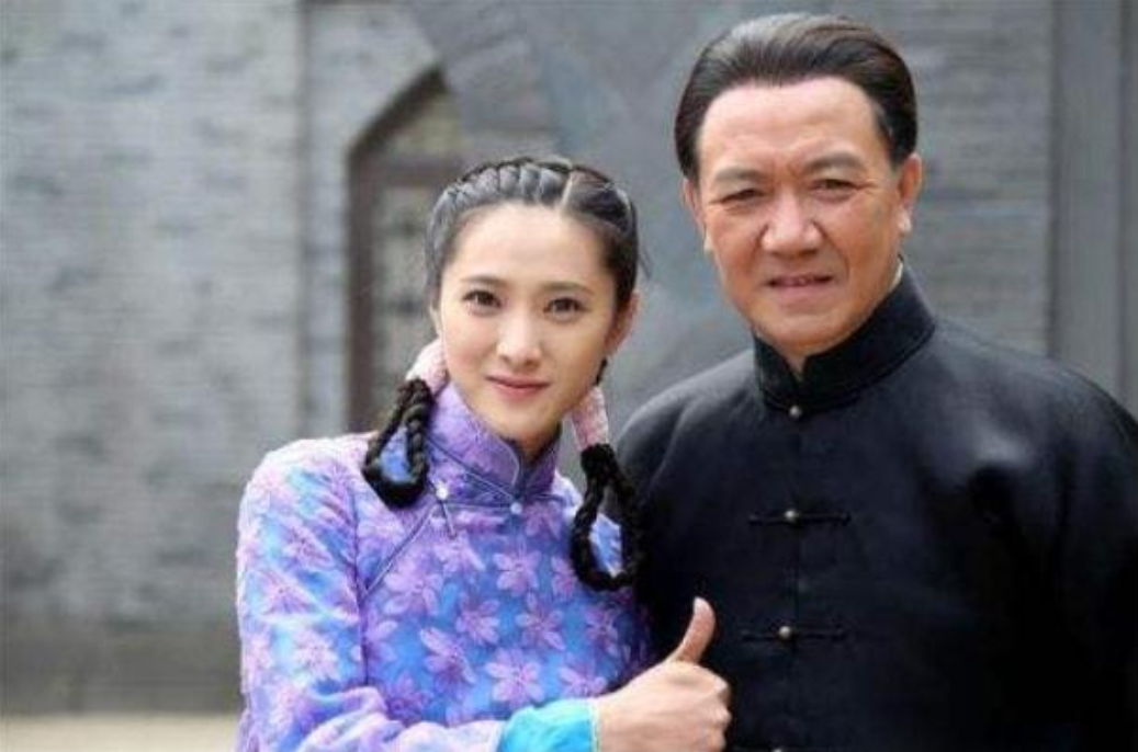 跟在演技派吴越,高虎等人身后一边学一边演.