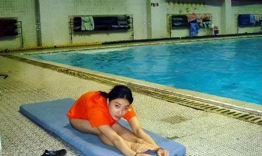 但郭晶晶并不甘心于此,她知道自己必须更努力,跳出和伏明霞不同的动作