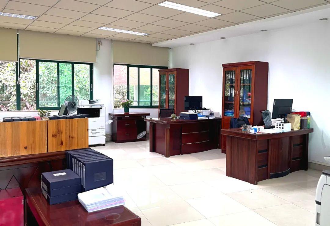 象贤教师们在美丽的环境中踏实工作,用心育人,静待桃李满天下!(通讯员