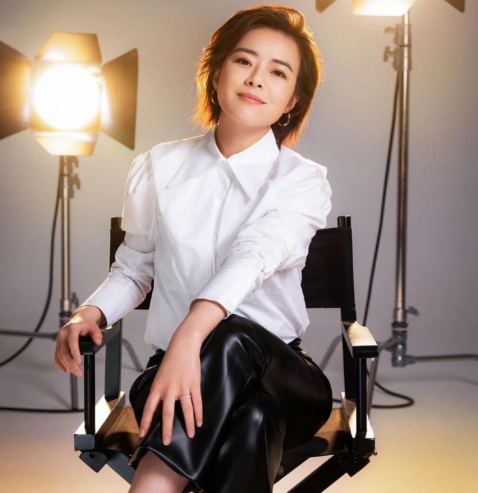 回顾陈辰嫁小2岁歌手余笛41岁高龄产子结婚11年幸福如初