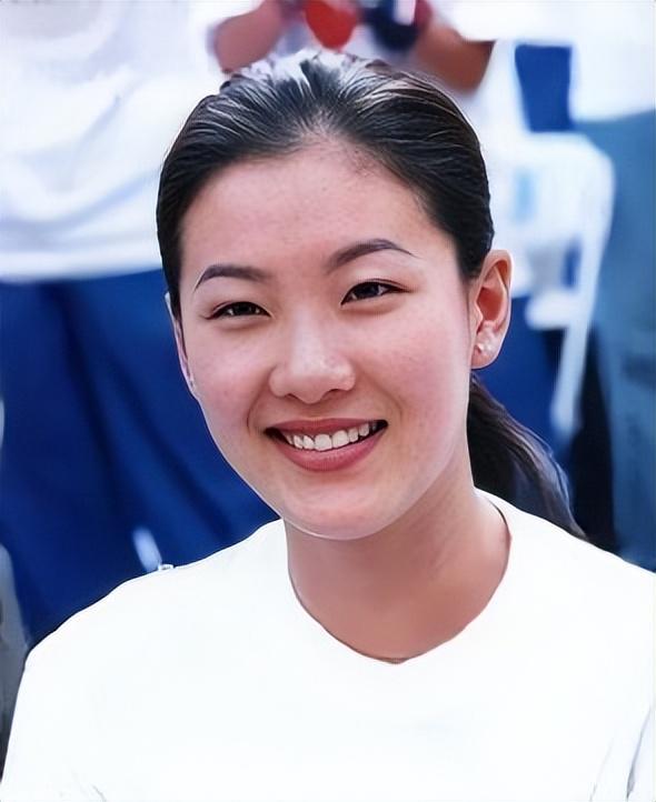 回顾伏明霞:嫁大26岁富豪,5年生3子,称嫁给爱情只是老公恰好有钱