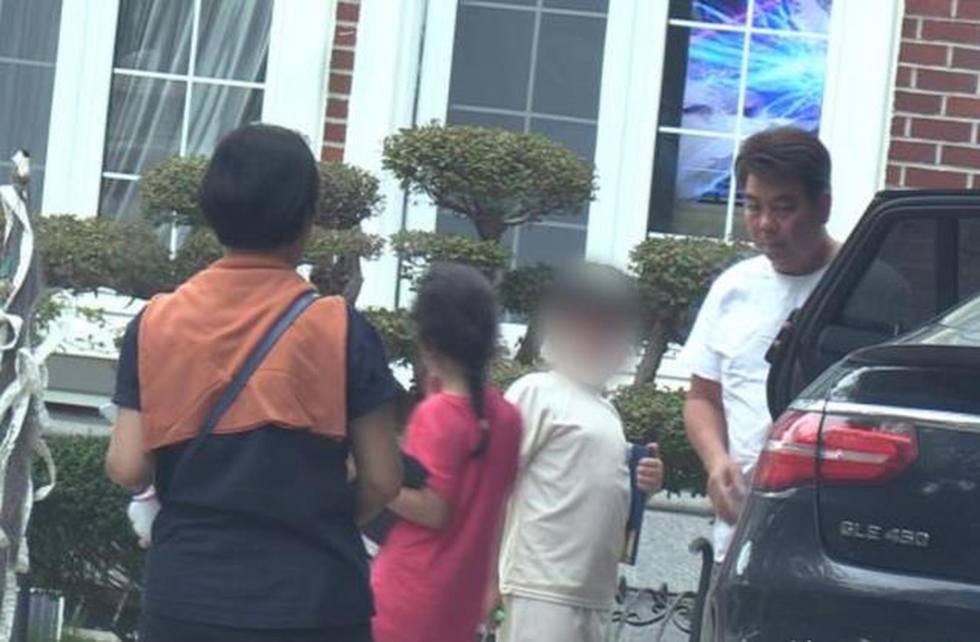 胡夏疑有俩娃?工作室火速辟谣!传闻孩子爸竟是他合伙人李承峰?