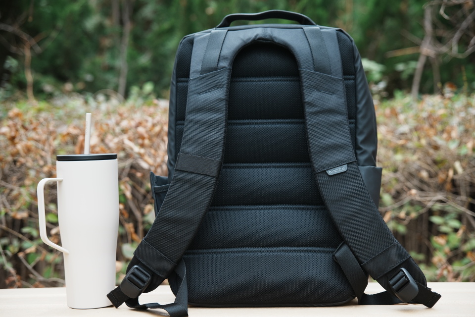 出行必备双肩包:incase都市系列电脑背包,我的通勤好伙伴