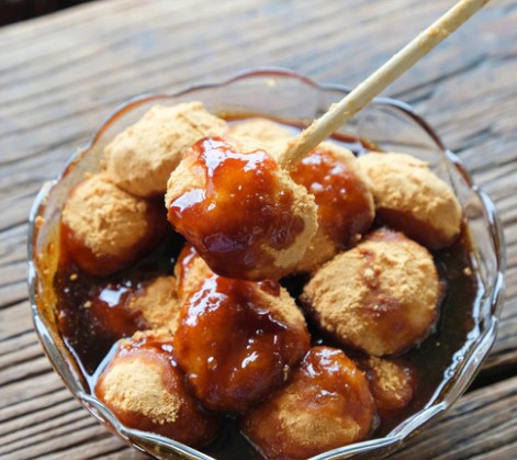 回顾大妈公交车吃糍粑噎死家属怪司机急刹索赔百万法院咋判