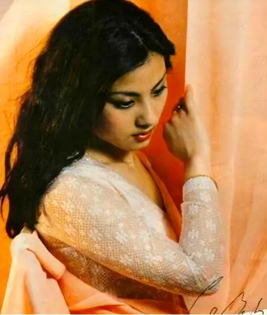 回顾演员乐韵17岁一夜成名28岁悲情离世葬礼父母拒不参加