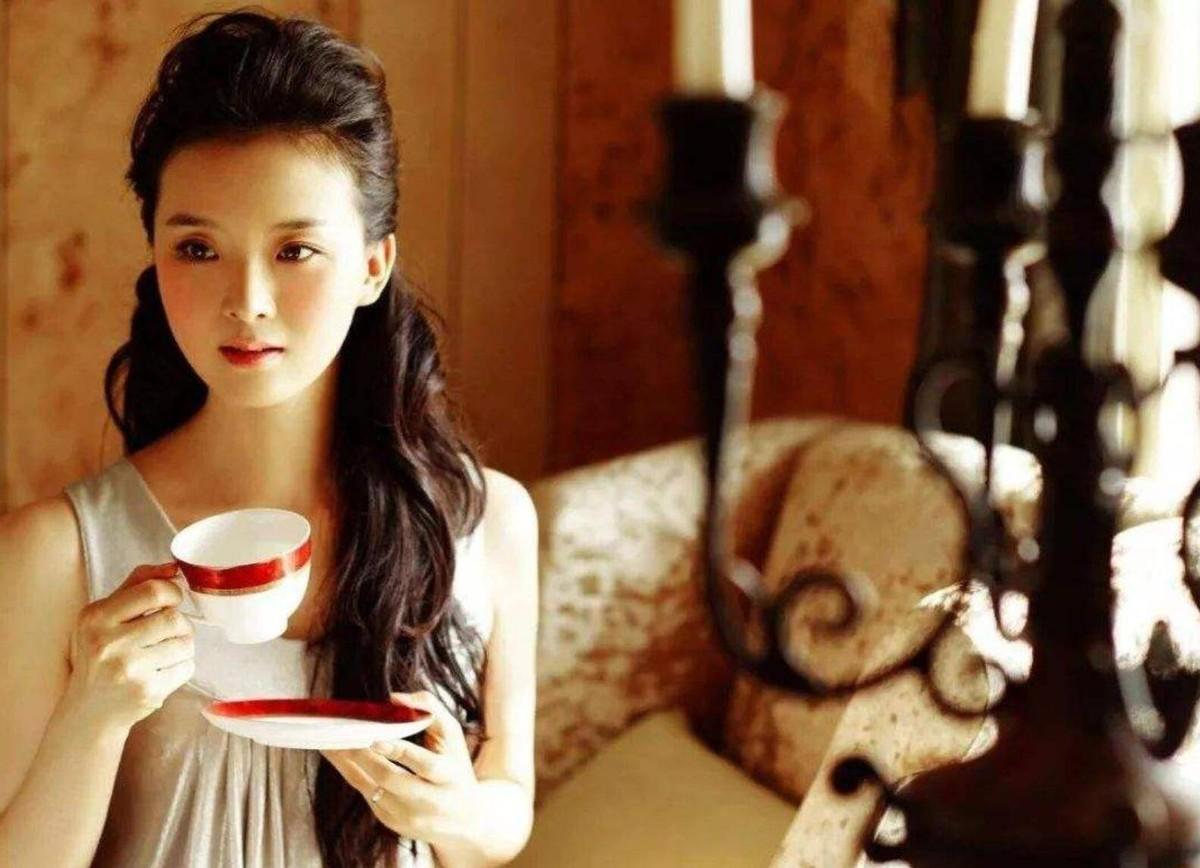 回顾王艳:入豪门后,被婆婆当丫鬟,儿子骂"猪头",她可曾后悔过?