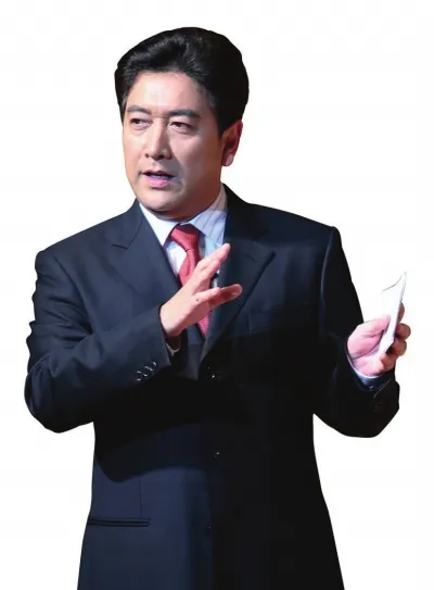 水均益担任《国际观察》的制片人,与担任《时空连线》制片人的白岩松