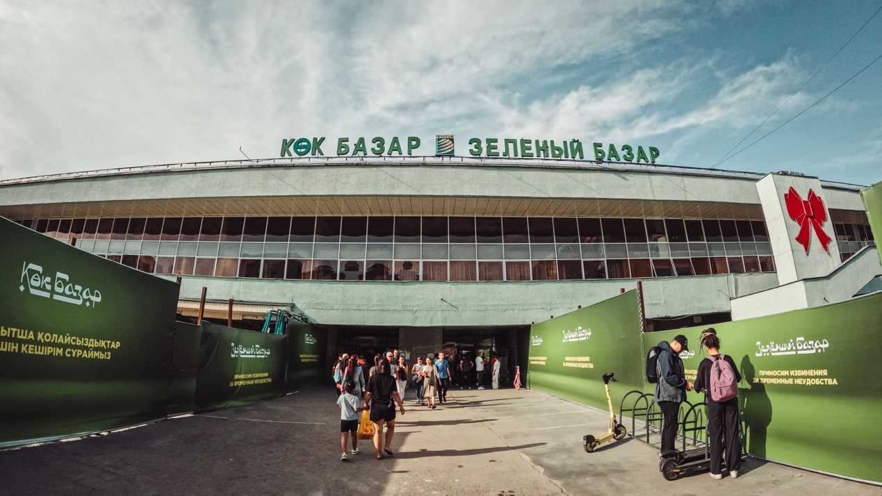 这是一家整体装修风格非常具有网红餐厅"navat拿瓦特"