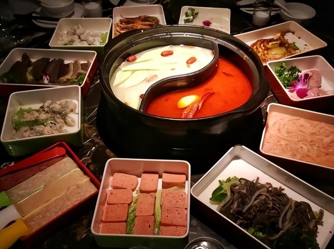 吃火锅时服务员问要不要加汤其实在暗示你不懂就尴尬了