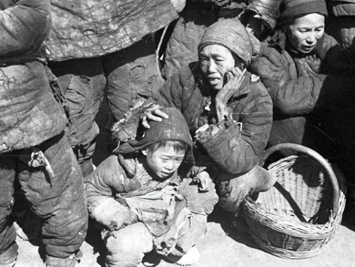 回顾古代闹饥荒,为何百姓放着河里的鱼虾不抓,反而吃草根,啃树皮