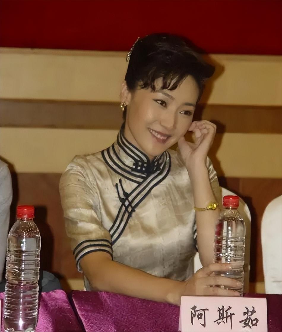 回顾阿斯茹嫁给瘫痪的谷智鑫婚后连生二胎如今一家其乐融融