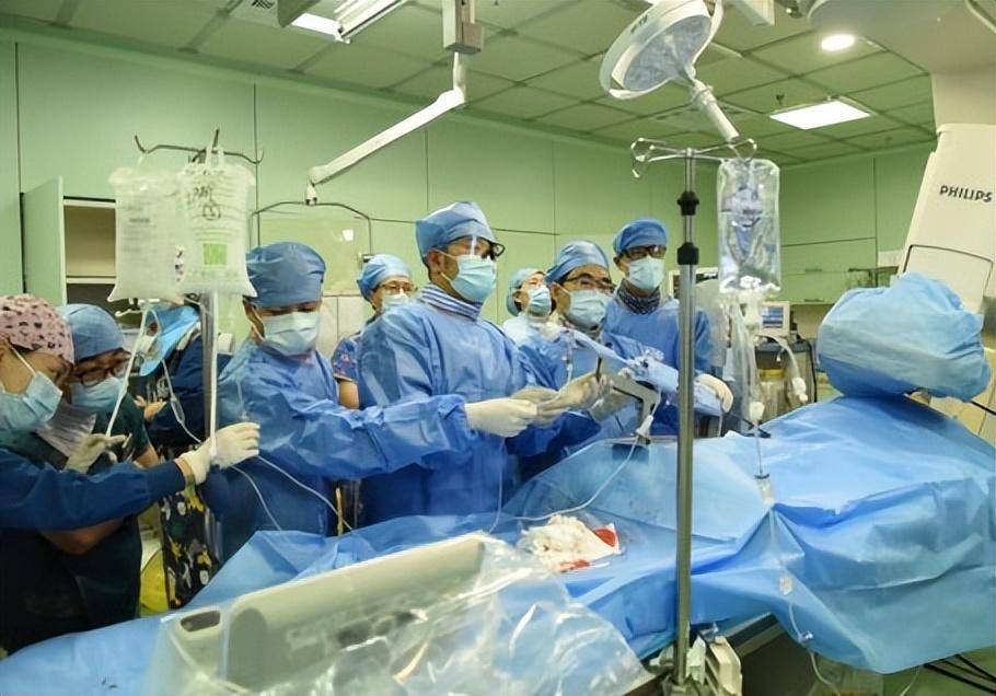 哈尔滨57岁男子移植年轻心脏后妻子崩溃提离婚称使不完的牛劲