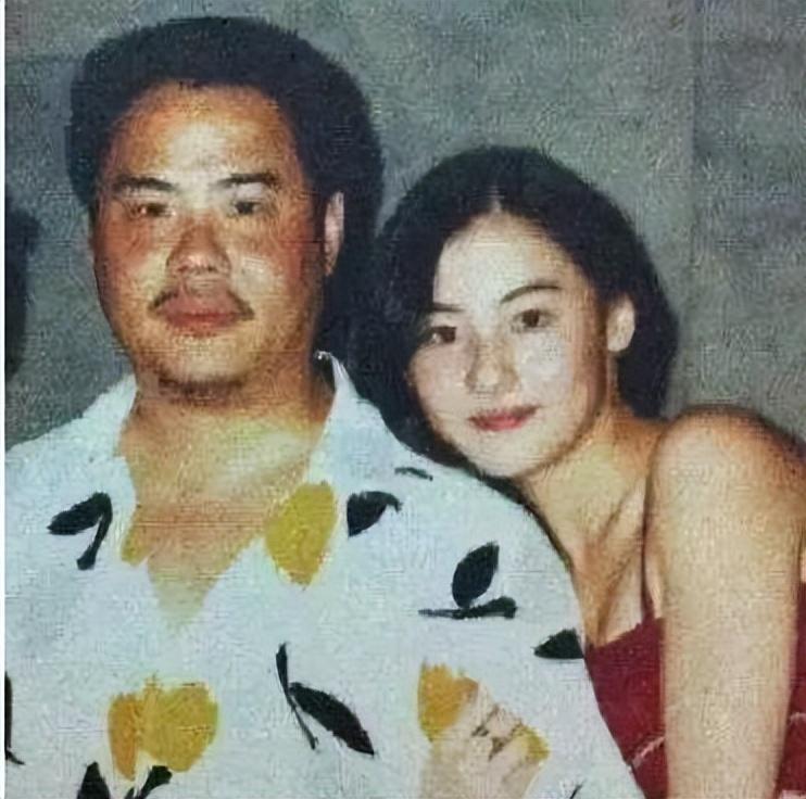 娱乐圈的老戏骨张丰毅,他曾经搭档张国荣拍摄了《霸王别姬》.