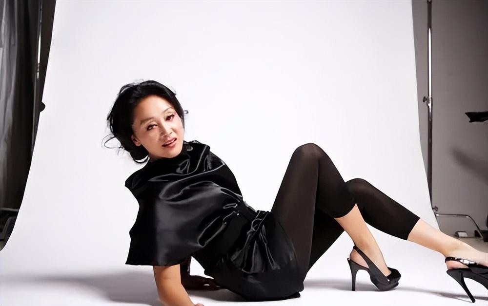 回顾著名演员王姬事业和情感坎坷有泪如今仍将29岁智障儿子当宝