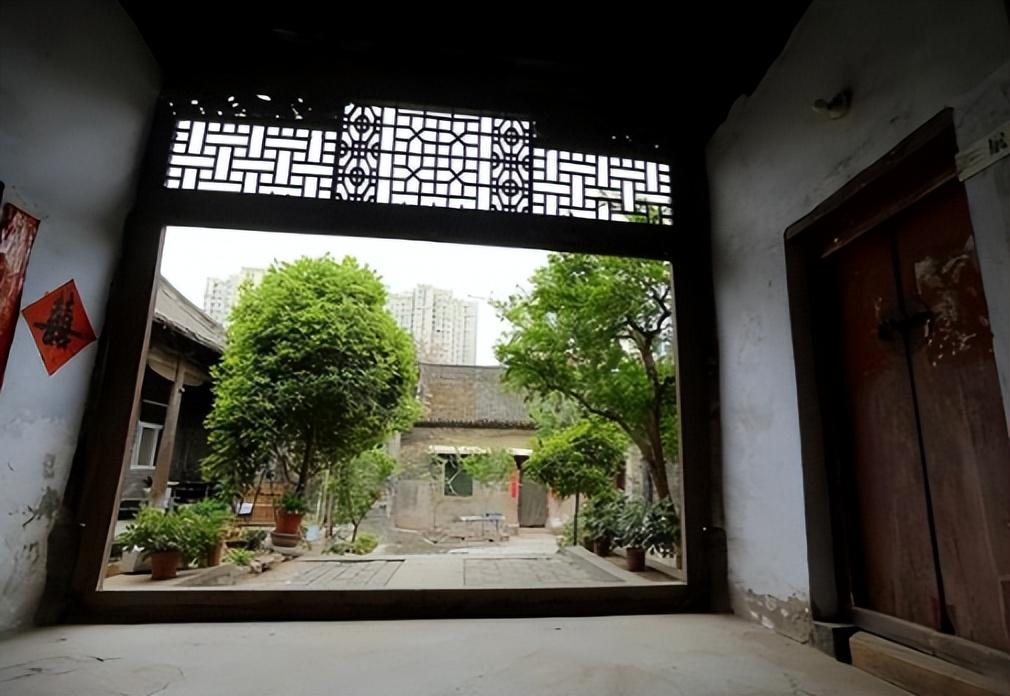 任家老宅在当地,任金岭所居住的老宅被誉为"任家大院",这座宅院最初建