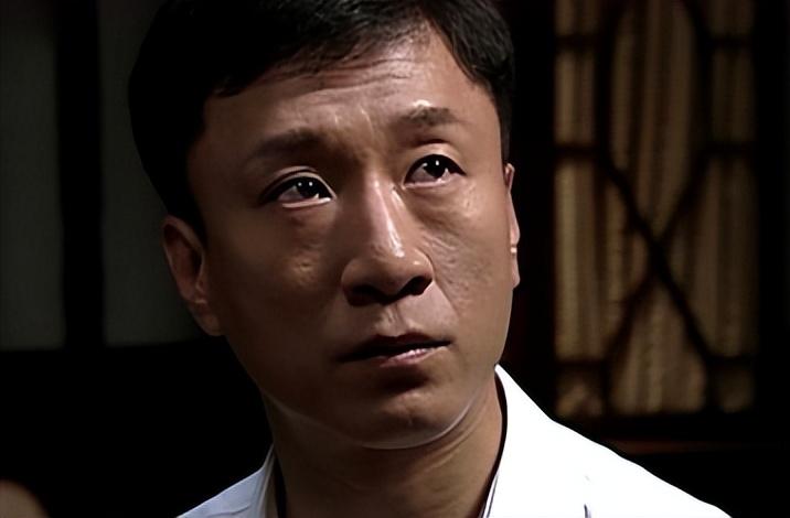 回顾潜伏穿帮镜头消失的道具不算什么还有凭空变字的信