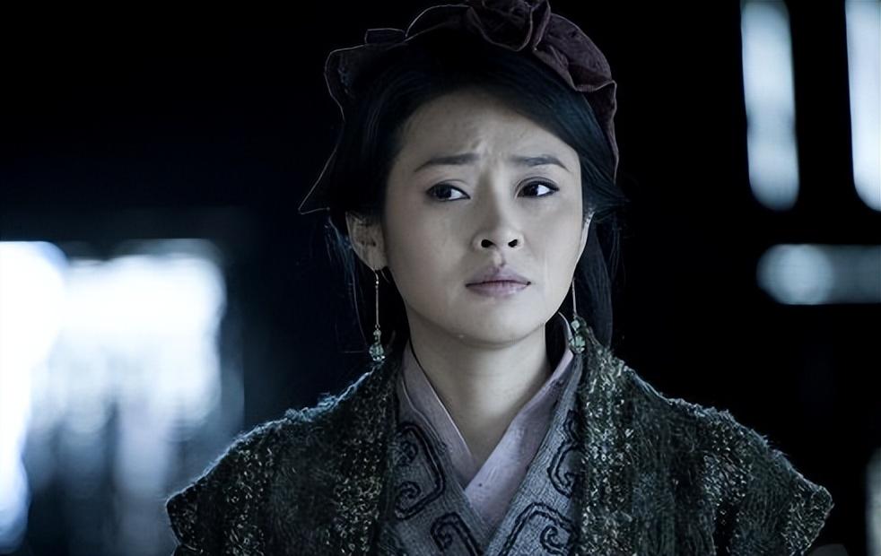 主演《雾都》,碰撞上了女大学生"周芷兰".