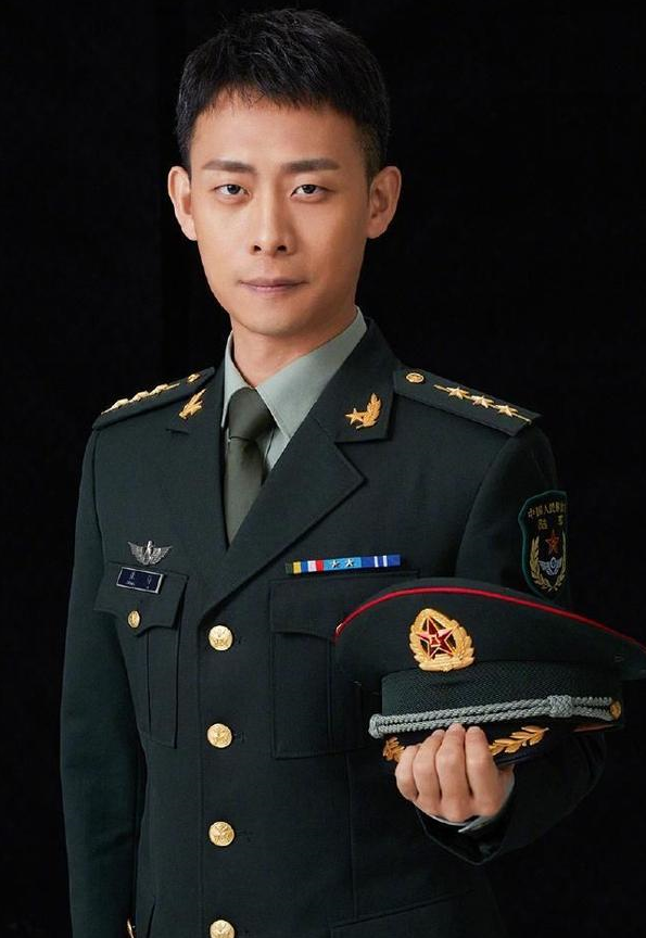 5位军衔颇高的明星,孙俪见张译竟要喊首长,潘长江正师级惹争议