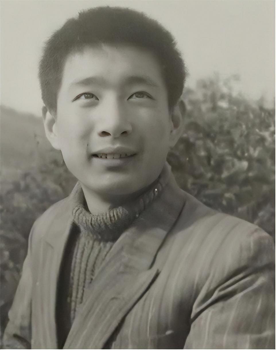 回顾姚刚对婚姻不愿将就52岁依旧单身妈妈为了他失眠流泪