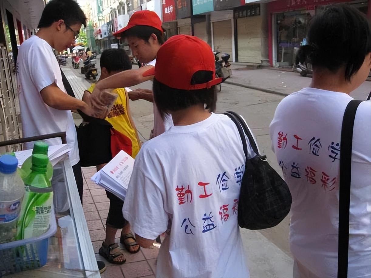 二是认为陈静一个大学生跑去兼职,要是遇到了黑心的老板,指定会遭到