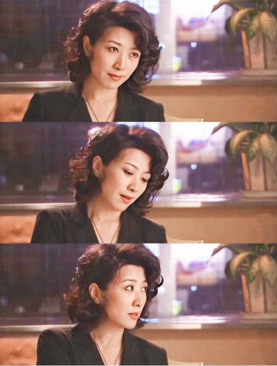 电视剧《虎胆英雄》中,王静饰演了女匪李月桂,这个还不到四十的女人