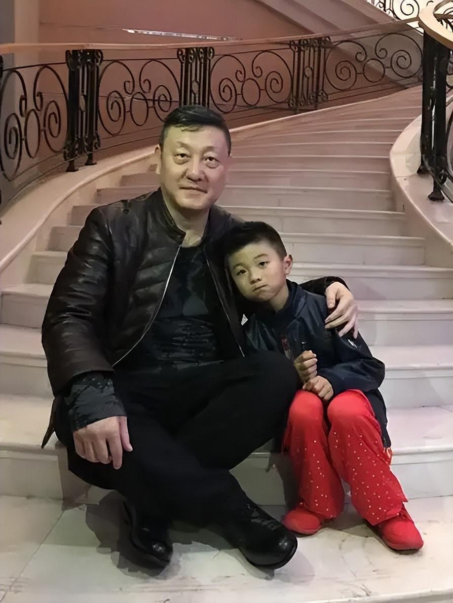 回顾著名歌手韩磊一家四口其乐融融就是儿子让我头痛
