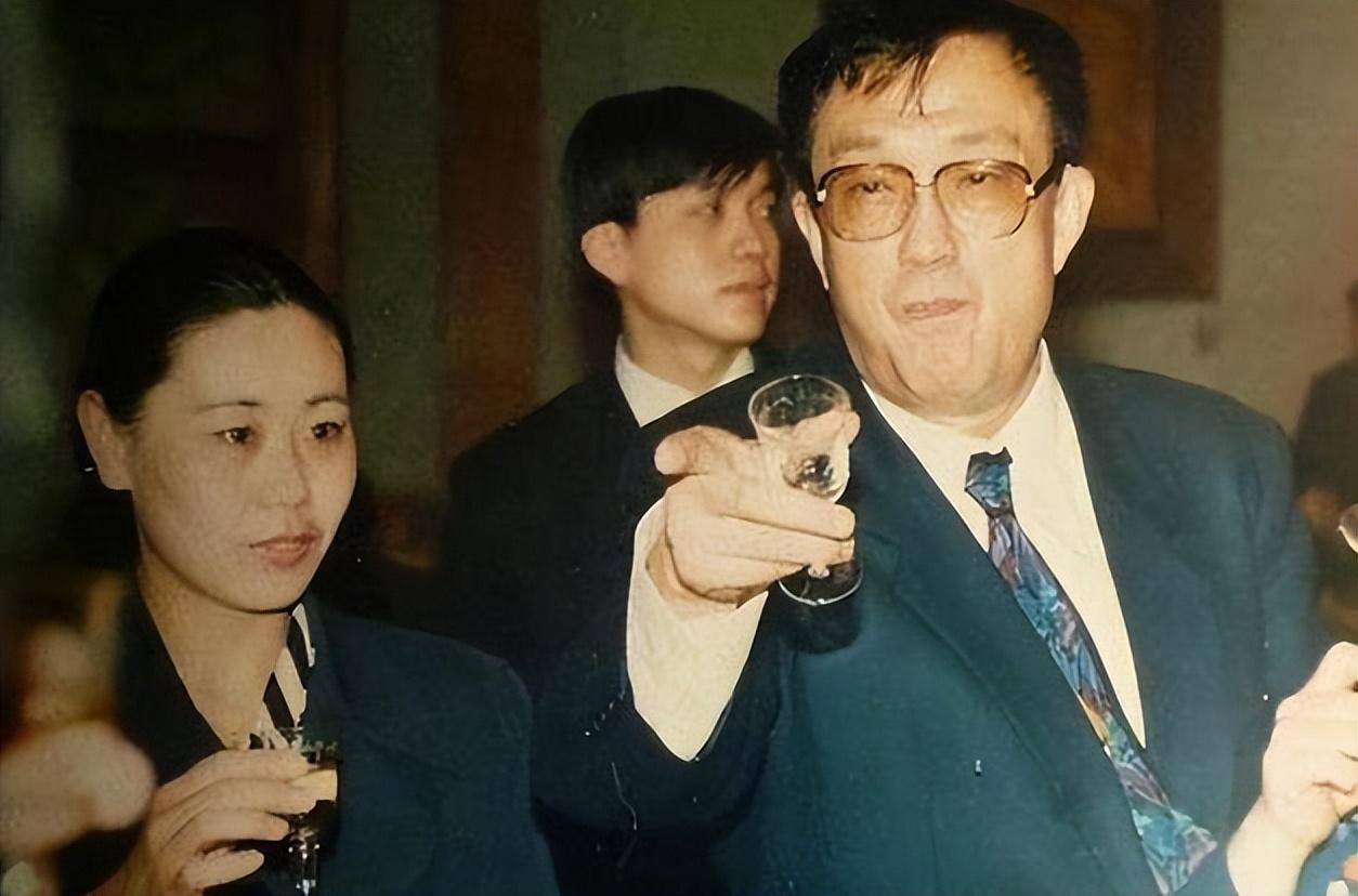 回顾谢晋4个孩子3个残疾临终才发现是自己造成一生受尽磨难