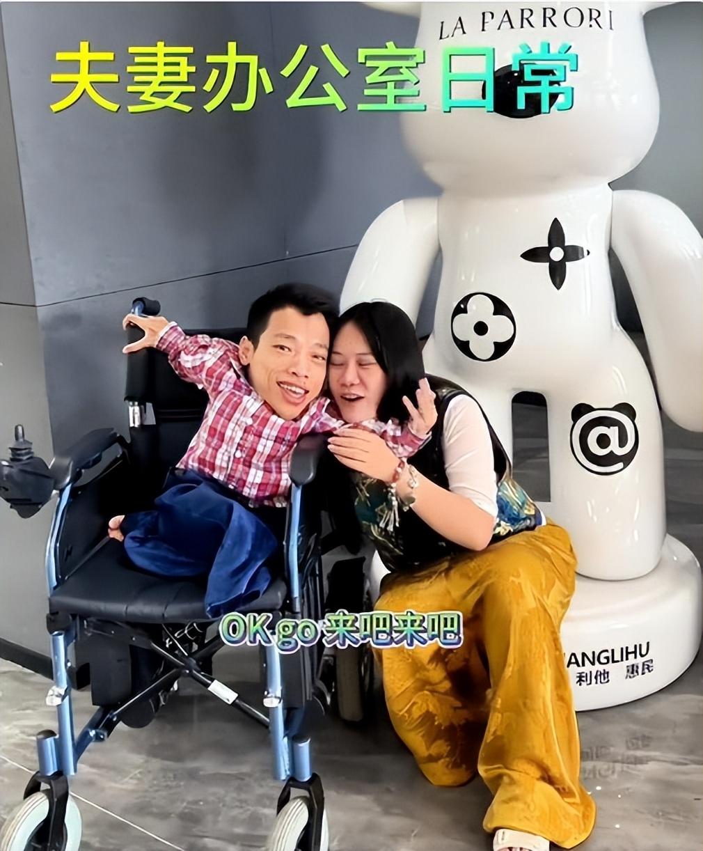 回顾袖珍总裁李创利高80厘米坐婴儿车赚上亿身家连娶两任美娇娘