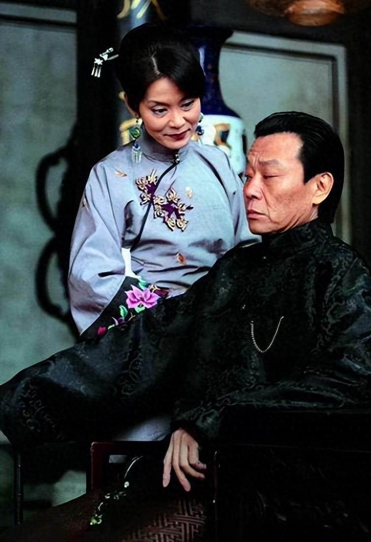 回顾潘虹从当红小花到婆婆专业户离不开前夫的推波助澜