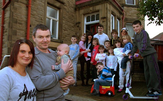 吉尼斯世界纪录我们都知道,不管是常规的还是非常规的,这里的项目和