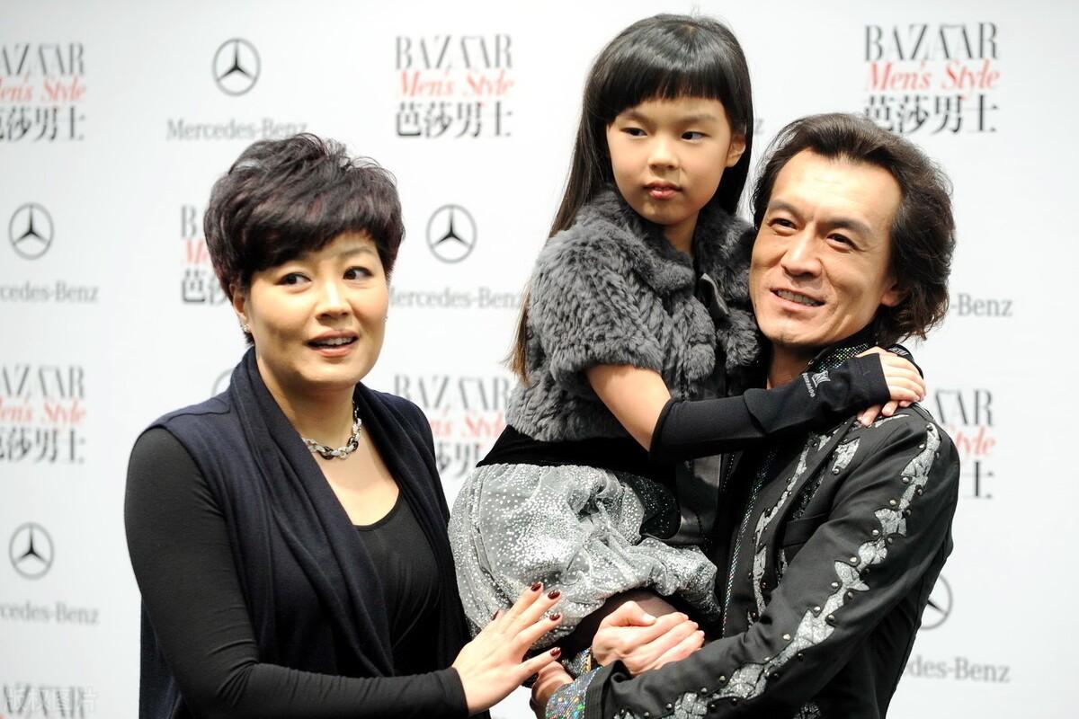 回顾哈文李咏病逝后不改嫁定期给公婆生活费让公婆晚年不流泪