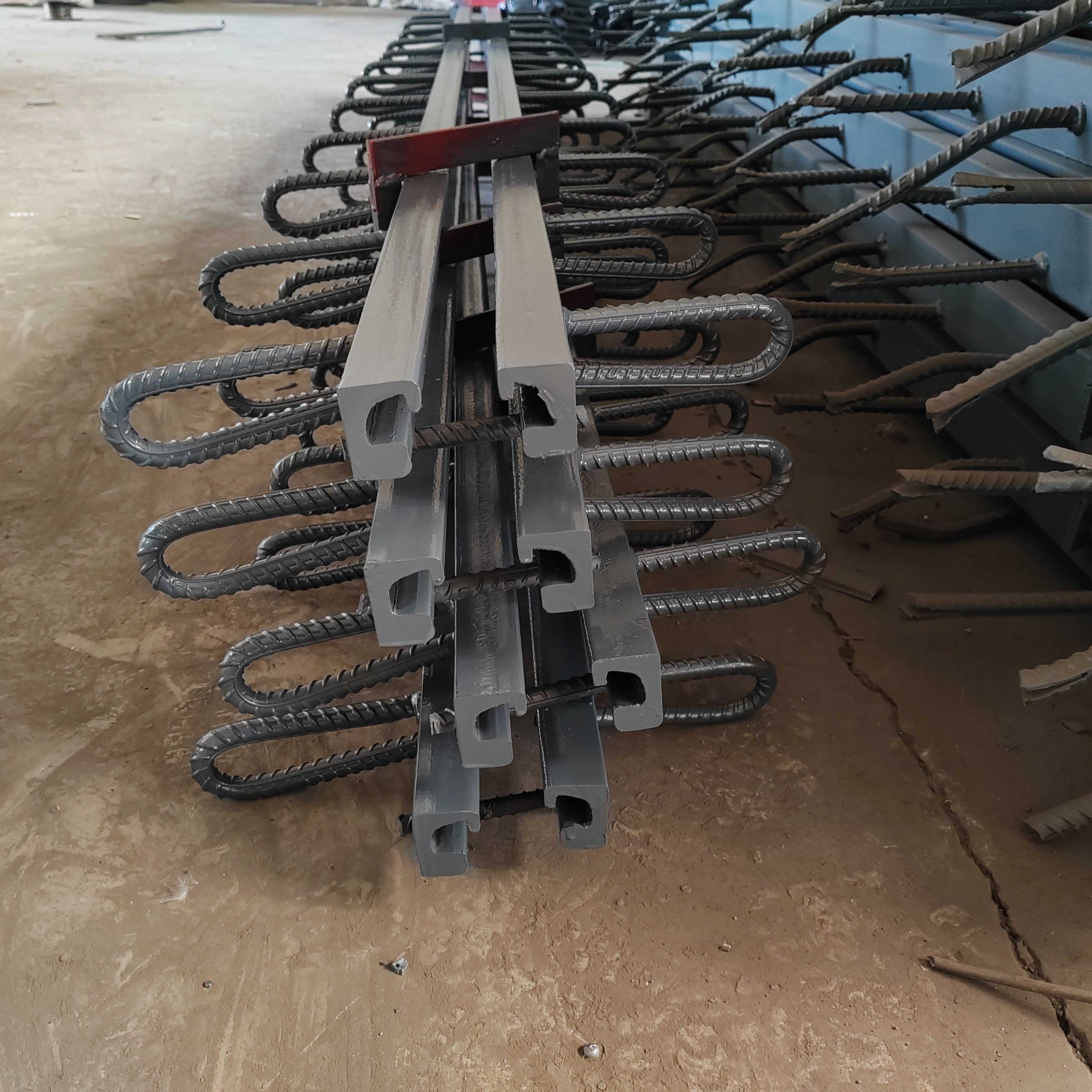 公路桥梁梳齿板伸缩缝 e型c型伸缩缝 sf梳齿钢板伸缩缝