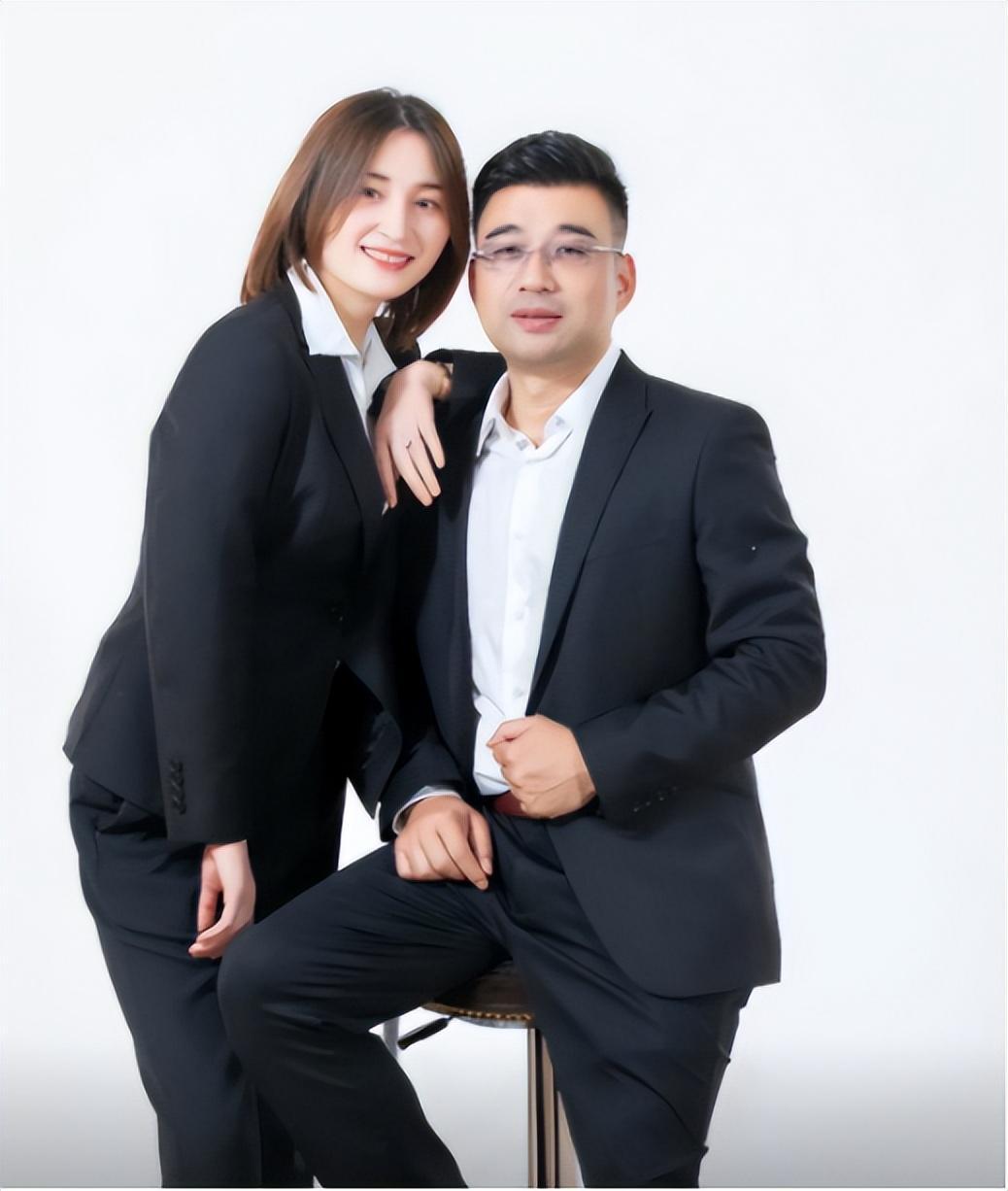 赵万龙出生在河南郸城,家中生活条件不错,由于自小受到环境的影响,他