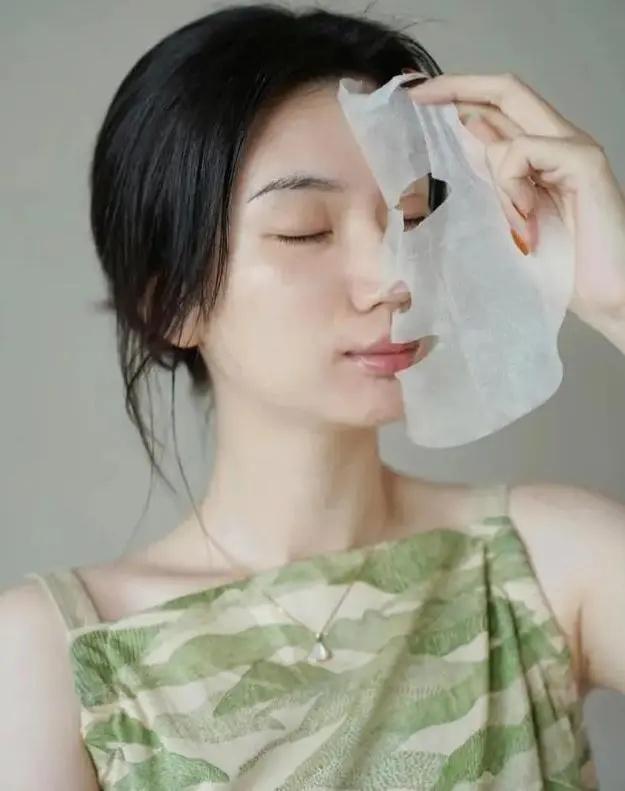 建议女生敷面膜时一定要避免这4个错误不然可能会伤脸
