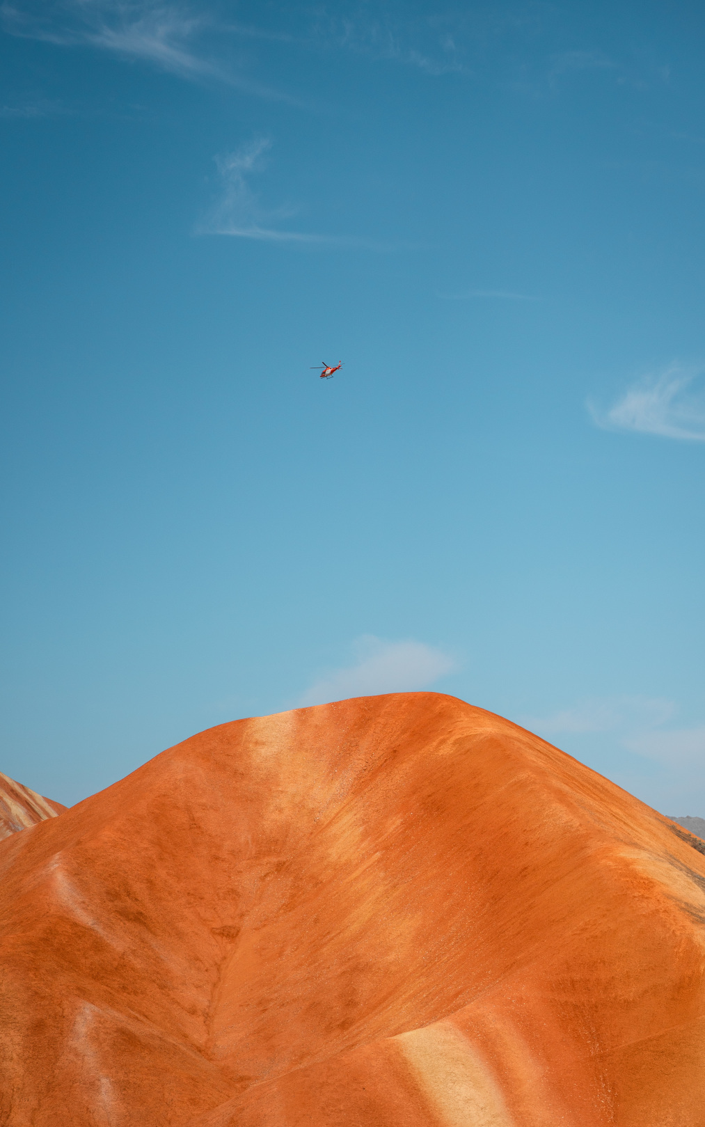 成岩时期的地质环境.岩石的不同颜色恰恰反映了所以,(含离子fe2 ).