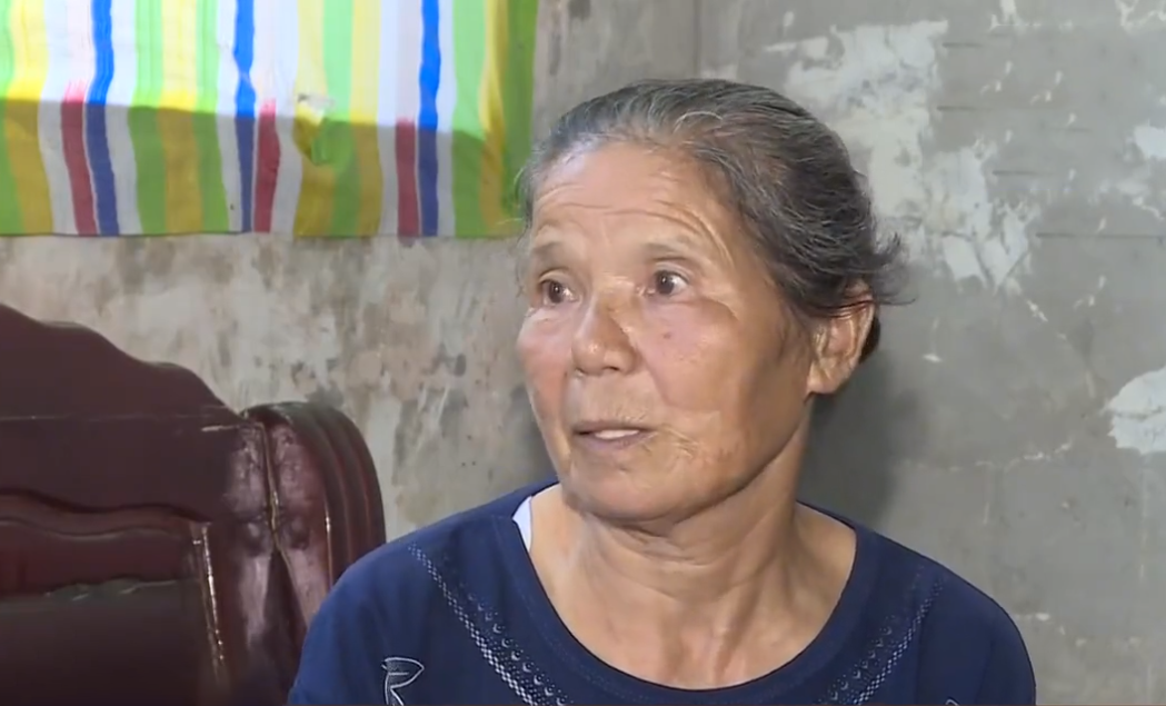 刘俊环是湖南郴州的一名老人,这三十年来她每天都过得十分痛苦,以泪