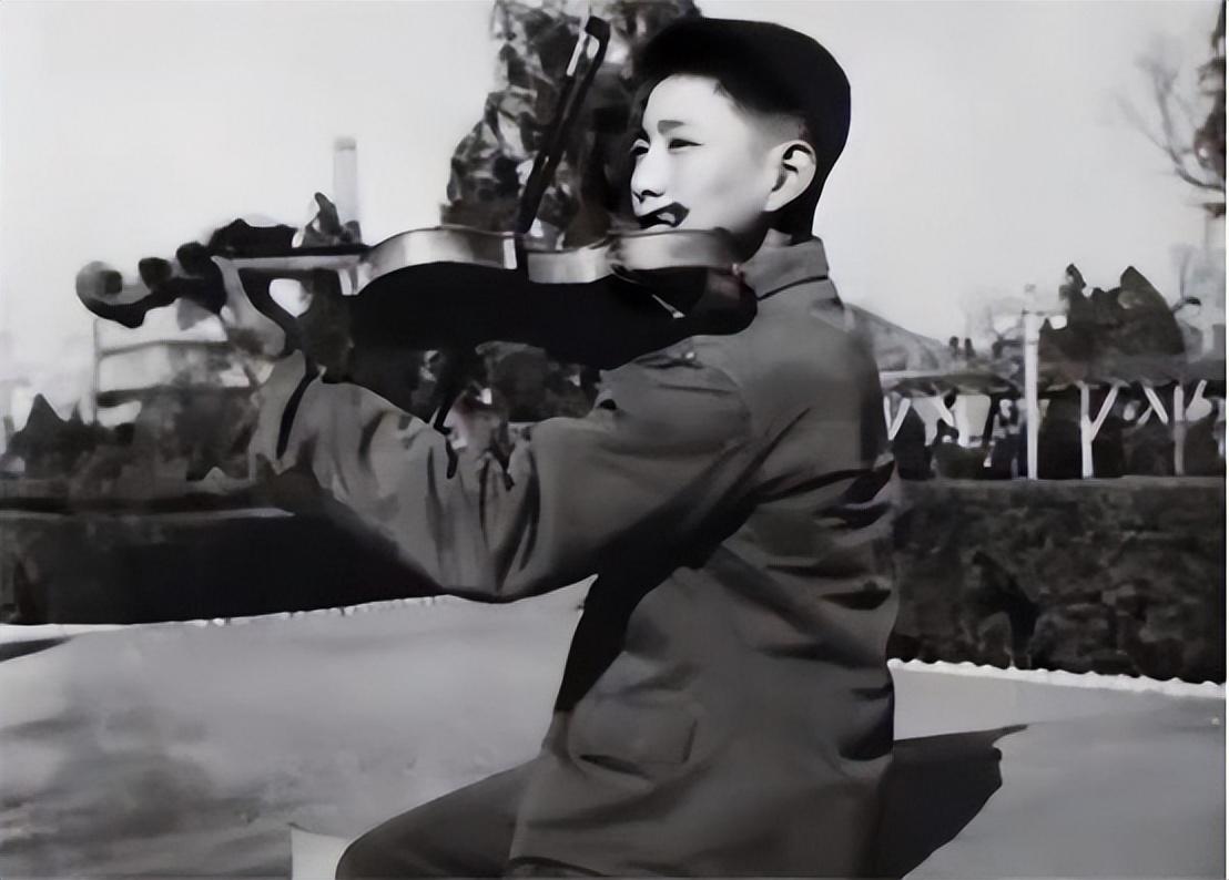 回顾姚刚对婚姻不愿将就52岁依旧单身妈妈为了他失眠流泪