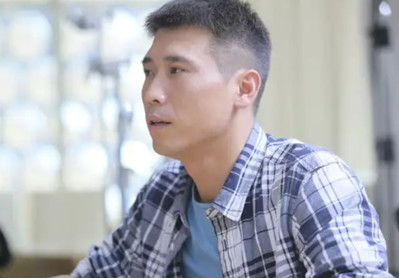 正常来说,在剧团安安分分表演,一般最后的结果都不会太差,然而这
