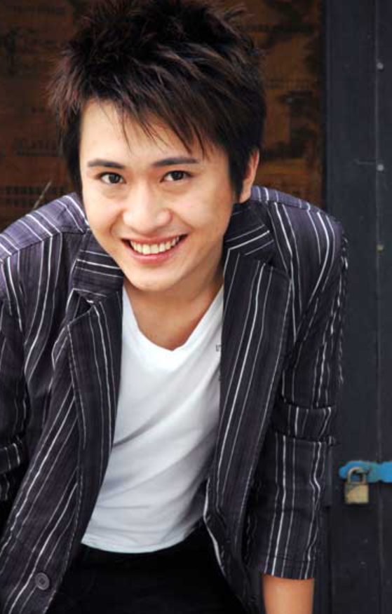 如果按照父母一开始的计划走下去,杨帆应该会成为一位歌手.