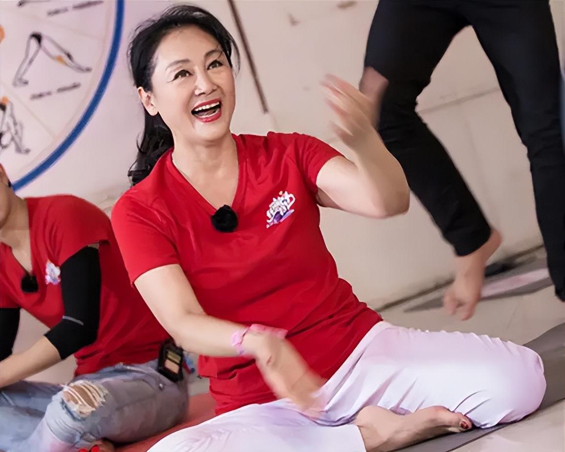 回顾著名演员王姬事业和情感坎坷有泪如今仍将29岁智障儿子当宝