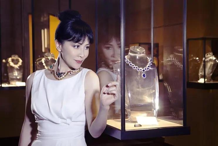 回顾花钱如流水的女星刘嘉玲章子怡上榜她们的高消费不敢想