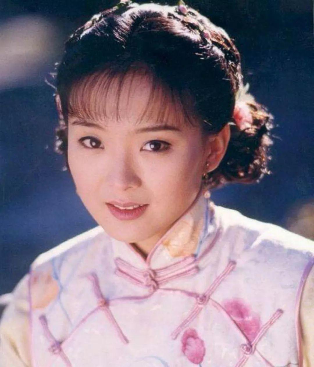 1992年,王艳的偶像琼瑶准备筹拍《梅花烙》.